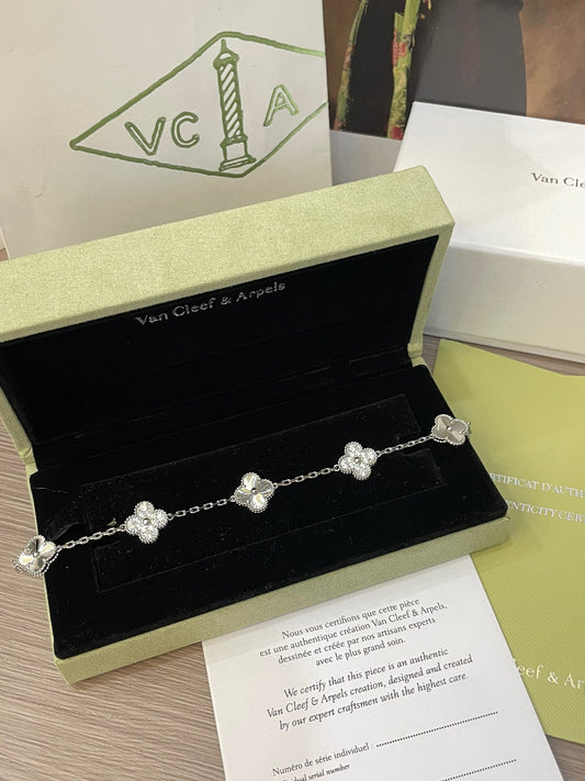 Silver clover bracelet with box