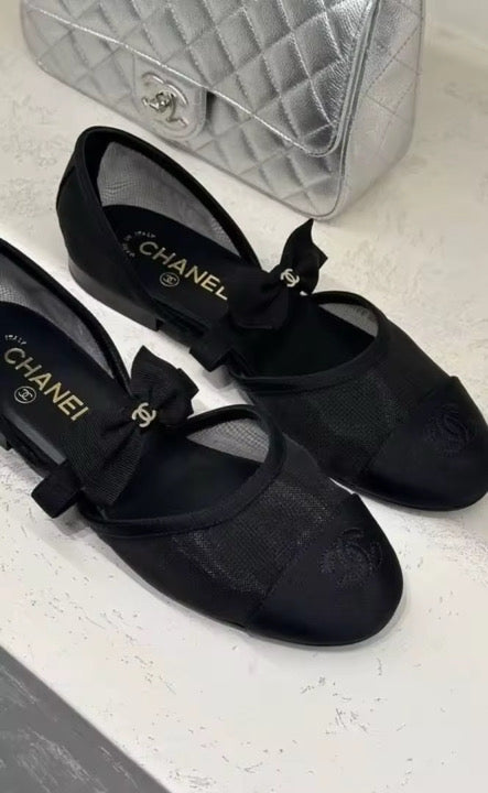 Black flats - woman’s shoes (no box )